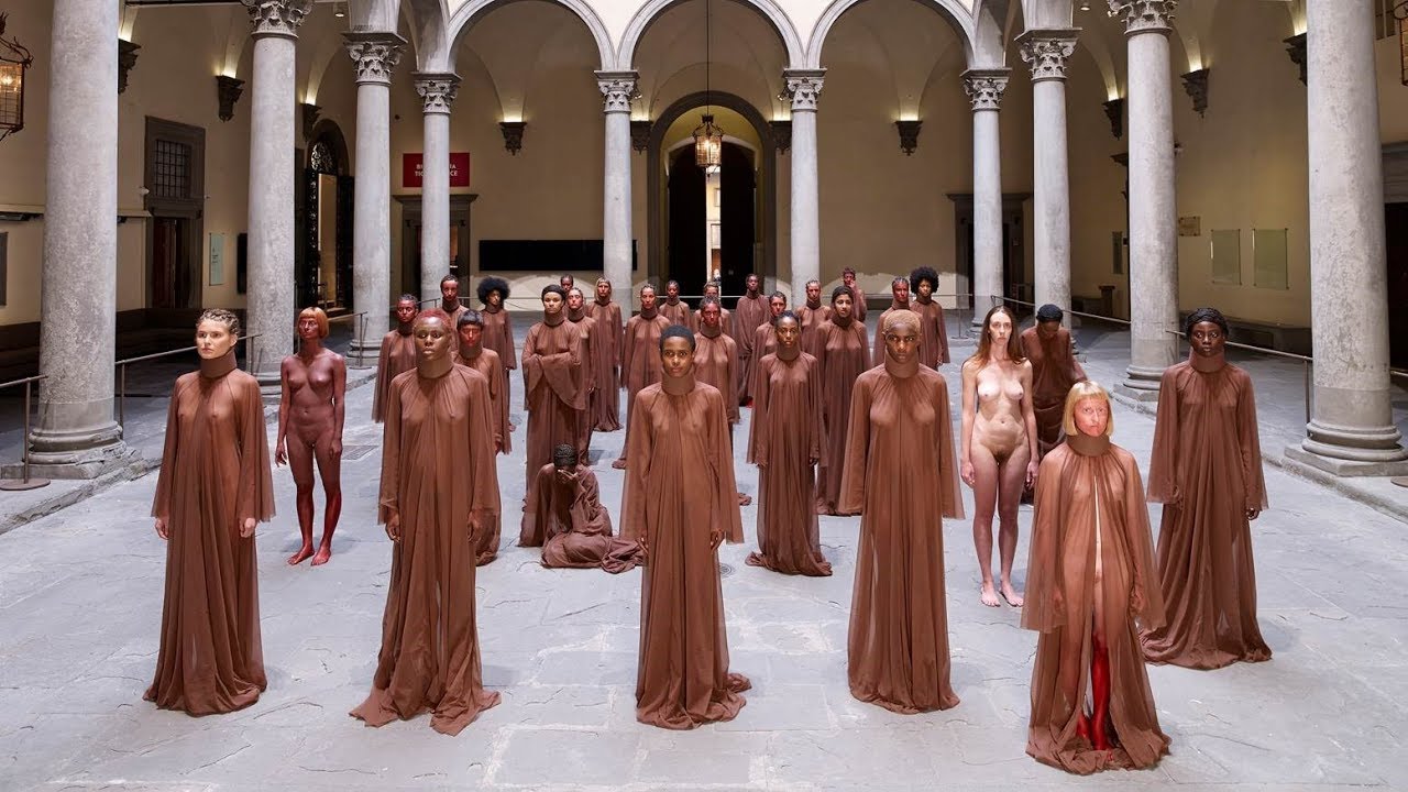 Vanessa Beecroft- VB83