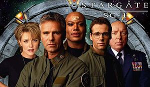Immagine contenente i protagonisti di Stargate. In stargate l'Artlang è la lingua degli antichi
